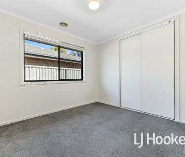 Lovely Three Bedroom Home - Photo 6