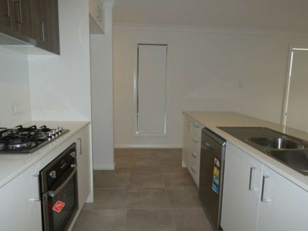 3 BEDROOM LOW MAINTENANCE TOWNHOUSE! - Photo 3