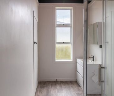 Modern Living in Strathern - Photo 3