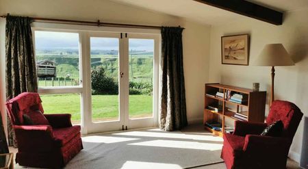 Charming Country Cottage - 2BR, 2BA - Photo 3