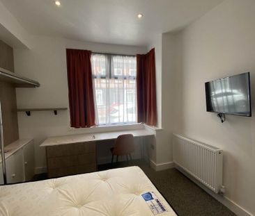 6 bedroom terraced house to rent - Photo 5