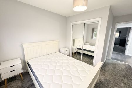 2 Bed, Flat - Photo 3