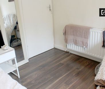 Cozy room to rent in a 3-bedroom house in Crumlin, Dublin - Photo 4