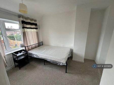 1 bedroom in a house share to rent - Photo 5