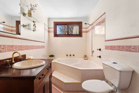 Timeless Erskineville Cottage With Leafy Village Charm - Photo 2