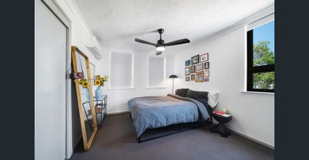 Top-Floor Coastal Apartment with Ocean Views - Photo 5