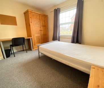 6 Bed Student Accommodation - Photo 5