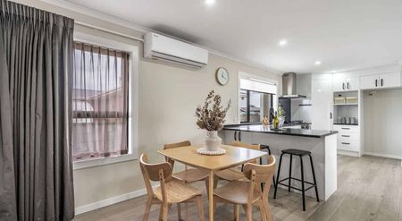 Fully renovated 4 Bedroomed home in Grasmere - Photo 2