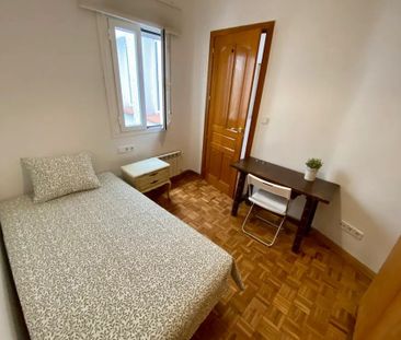 Calle de Málaga, Madrid, Community of Madrid 28003 - Photo 2