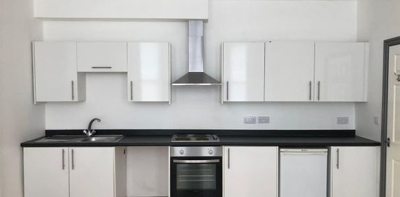 1 Bed Flat, Marlborough Grove, CH43 - Photo 2