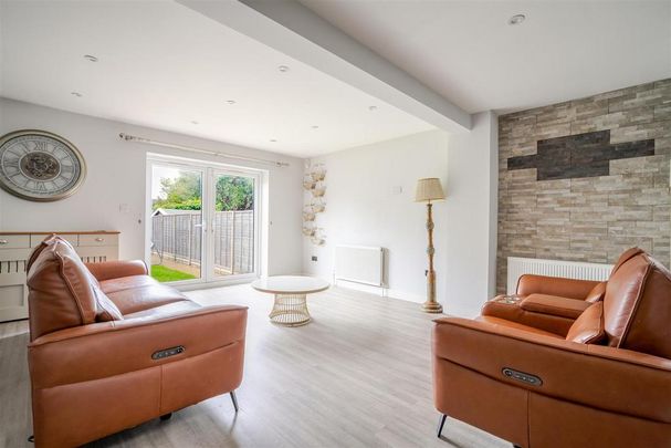 4 bedroom detached bungalow to rent - Photo 1