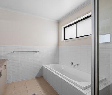 Easy Living in the Heart of Flora Hill - Photo 3