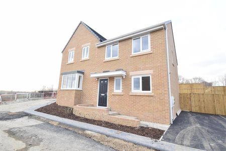 Yarn Crescent, Lupset, Wakefield - Photo 2