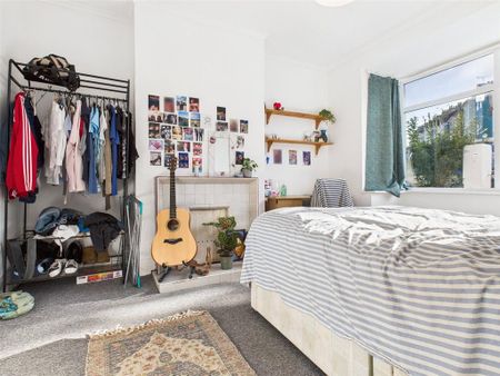 4 bedroom semi-detached house to rent - Photo 3