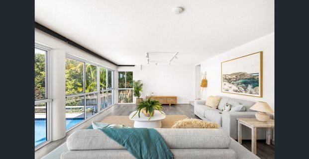 Watch the sun rise over Sunrise... - Photo 1