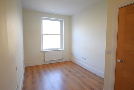 Finchley Road, NW3, London - Photo 3