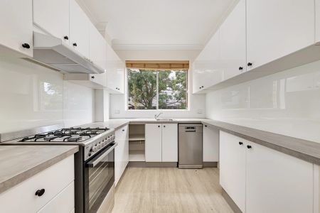 Stylish Garden Apartment - Photo 3