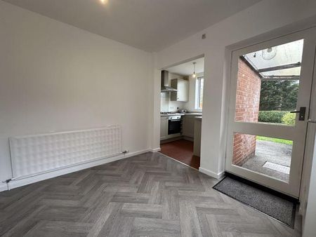 3 bedroom semi-detached bungalow to rent - Photo 3