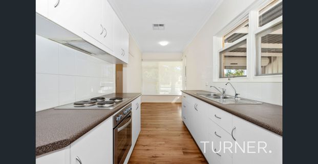 Simply Relax, Move In and Enjoy this Superb Unit - A Short Stroll to Jetty Road and all Services. - Photo 1