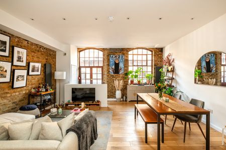 1 Bed Flat, Warriner Gardens, SW11 - Photo 2