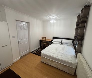 1 Bed Flat, Kensington Close, N11 - Photo 5