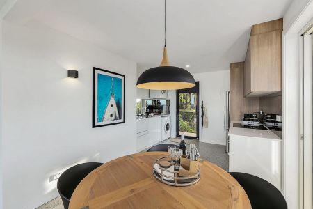 Fully-Furnished Executive Apartment - Ocean Views - Photo 2