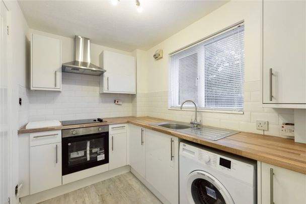 Sweet Briar Drive, Calcot, Reading, Berkshire, RG31 - Photo 1