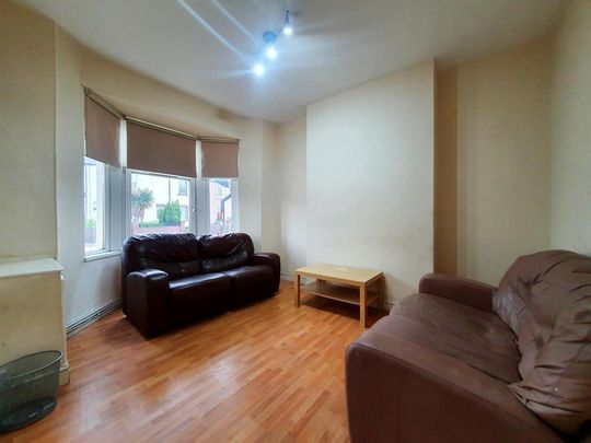 4 bedroom terraced house to rent - Photo 1
