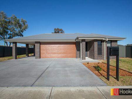 Modern Two Bedroom Home - Photo 5