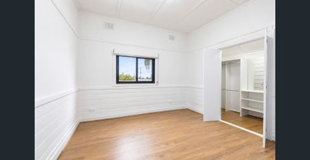 SPACIOUS, FRESHLY RENOVATED FOUR-BEDROOM FAMILY HOME ! - Photo 2