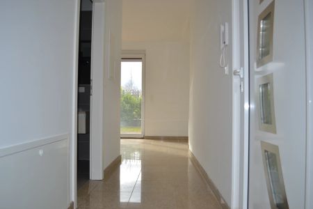 ATEMBERAUBENDER GARTEN - ZENTRAL BEGEHBARE ZIMMER - KÜCHE - AB SOFORT VERFÜGBAR! - Foto 2