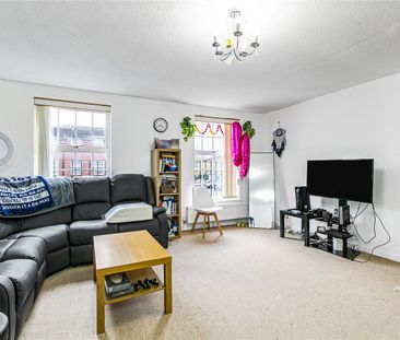 Kestrel Avenue, Staines-upon-Thames, Surrey, TW18 4RU - Photo 3