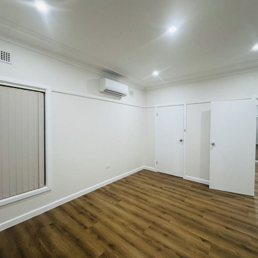 Freshly renovated 4-Bedroom Home for Rent – Prime Revesby Location - Photo 1