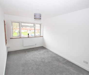 2 bedroom Maisonette to let - Photo 2