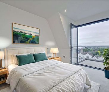 A two bedroom apartment located in the centre of Guildford finished... - Photo 6