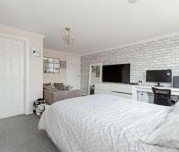 Seamill Park Crescent, Worthing, BN11 - Photo 2