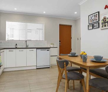 Hobsonville, 2 bedrooms, $650 - Photo 2