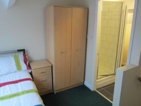1 bedroom in a house share to rent - Photo 3
