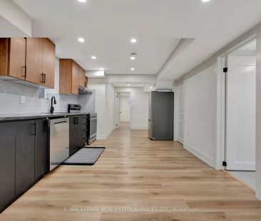 Detached Home For Lease | W9044225 - Photo 6