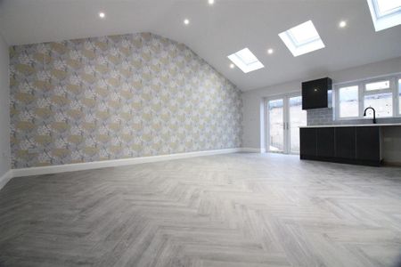 3 bedroom detached bungalow to rent - Photo 5