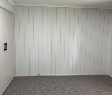 RECENTLY UPDATED 1 BEDROOM FLAT IN EXCELLENT CONDITION - Photo 3