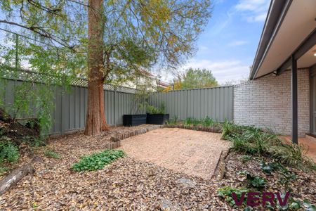 ELEGANT ‘ELMS’ 4-BEDROOM TOWNHOUSE - Photo 2