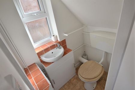 Lansdowne Road, Shepshed, Le12 - Photo 3