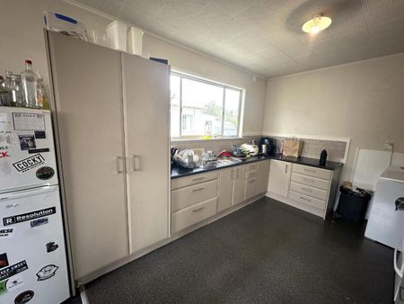 Student dream - seven-bedroom central rental - Photo 2