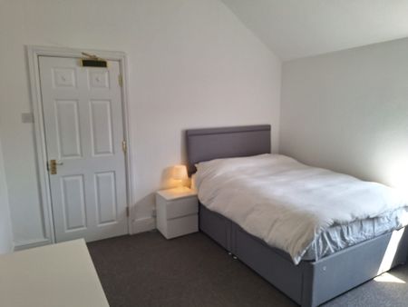 6 bedroom house - Photo 2