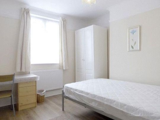 4 bedroom terraced house to rent - Photo 1