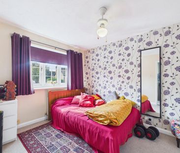 4 bedroom detached house to rent - Photo 2