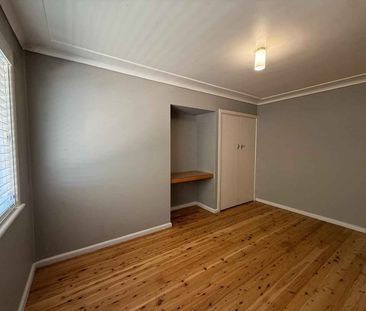 Prime Location – Walk to Shops! - Photo 2