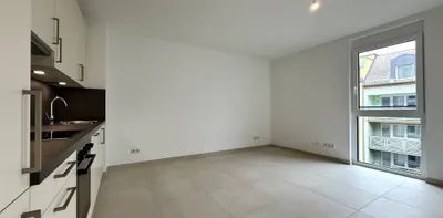 BEZUGSFERTIG: Neubau-Erstbezug mit Freifläche und Küche! - Photo 2