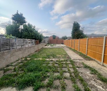 Warner Close, Harlington, Hayes, UB3 5LG - Photo 5